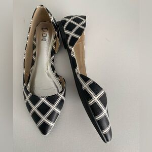 Brash Black/White  Pointed Toe Flats 7.5
